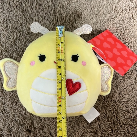 Squishmallow 5" Yellow Butterfly w Heart (Nixie) - 2022 Valentine Exclusive BNWT - Picture 7 of 7